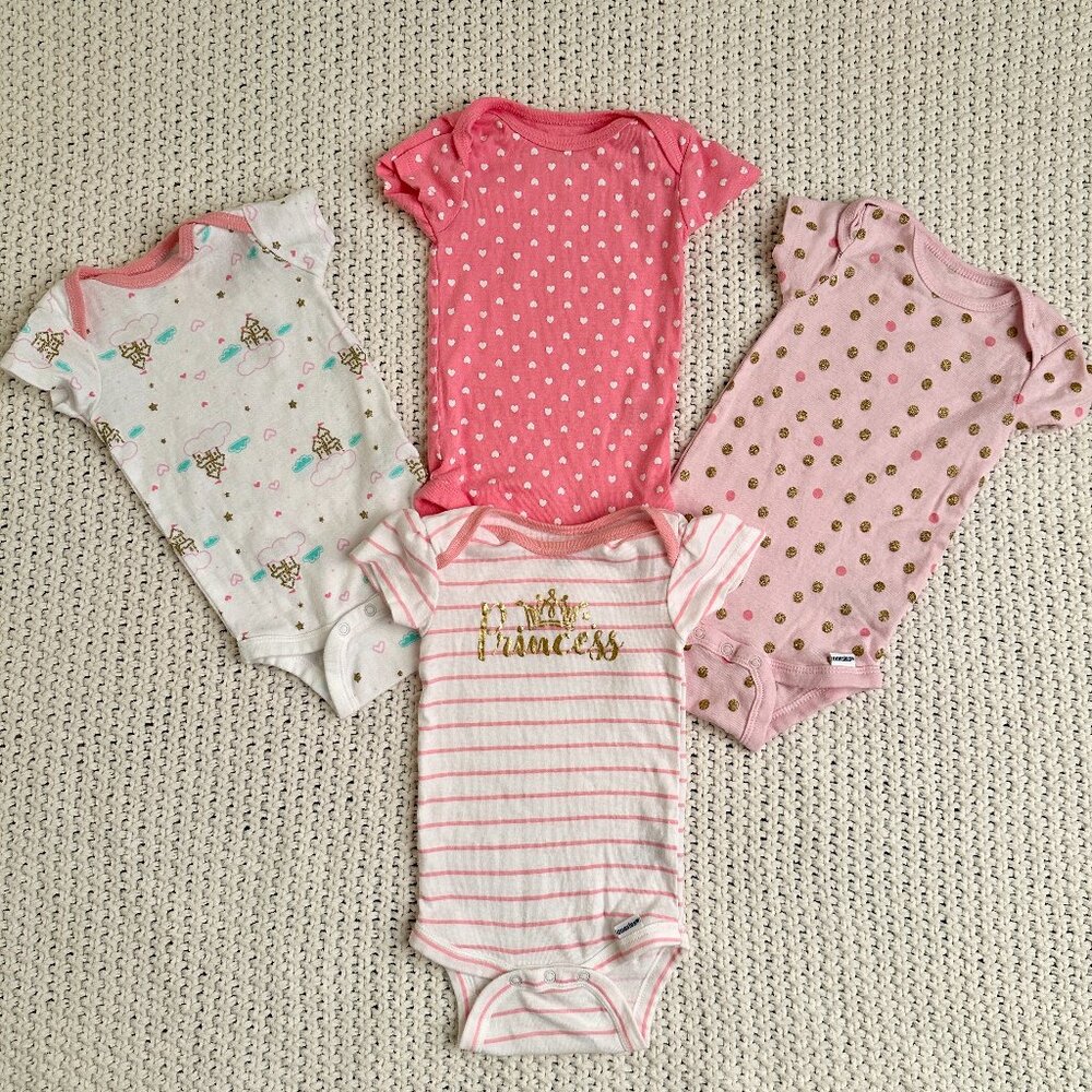 (4) Baby Girl Onesie Bodysuit Bundle Pink Princess Castles Size 3-6 Months
